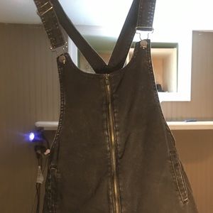 Forever 21 black zip up pinafore